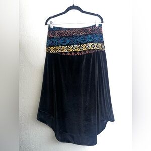 Batô Batô Velvet Embroidered Skirt – Size M